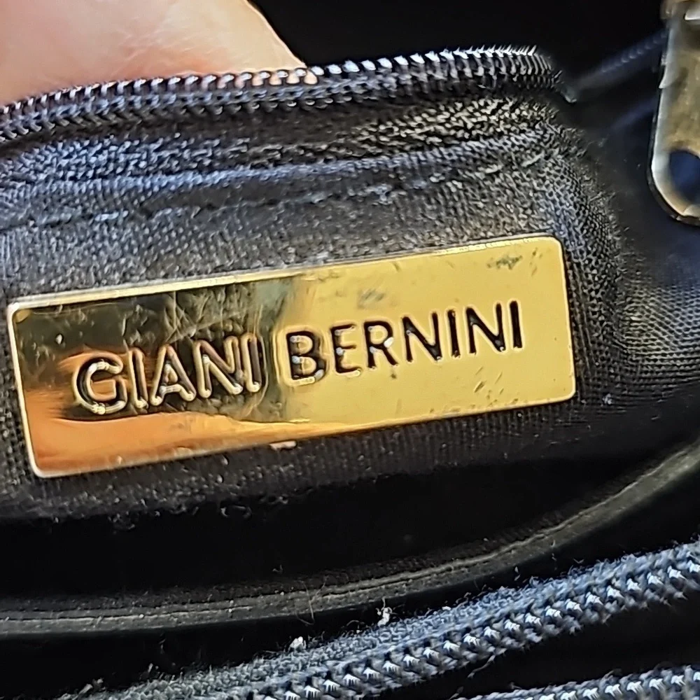 GIANI BERNINI BLACK LEATHER, vintage bag. 2 handles.‎ One outside zipper …